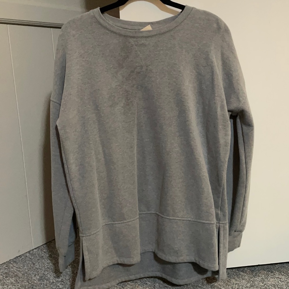 UNIVERSAL THREAD crewneck sweatshirt